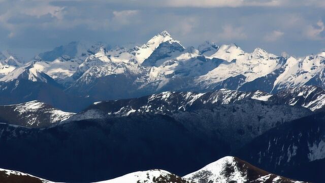 海拔五千米以上200多座雪山 成都小伙拍出阿坝州雪山家谱