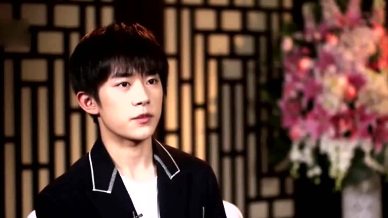 易烊千玺人物杂志专访女同学现身粉丝阿深是谁