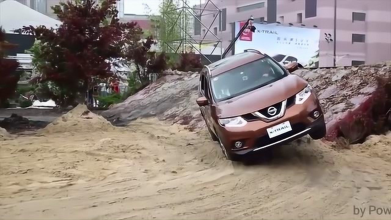 海外日产奇骏场地越野试驾爬坡交叉轴涉水测试样样都行