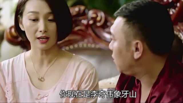 美女和男子一起聊天!