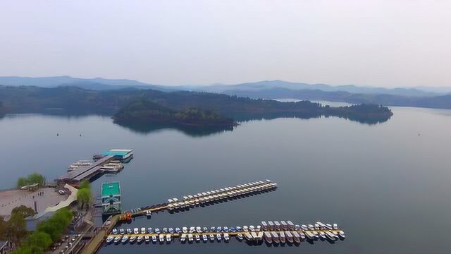 航拍四川绵阳市仙海水利风景区:山衬水,水映山,山水一色!