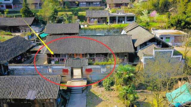 贵州偏僻山区发现一座豪宅,建造时间长达28年,里面竟住有人家