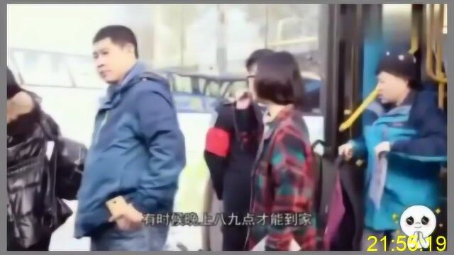 西安最帅的公交售票员,网友:简直就是一道“行走的风景”!