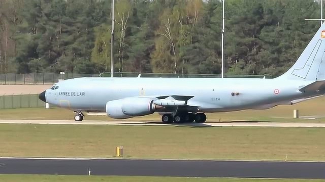 法国AF波音KC135空中加油机进入艾恩德霍芬机场