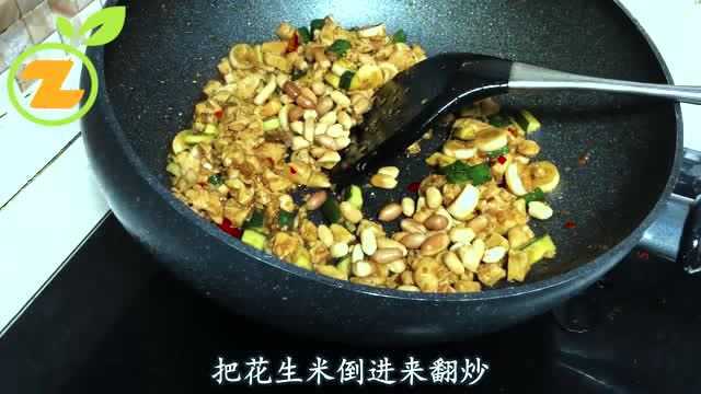 钟小军美食小屋:宫保鸡丁家常做法,酸甜爽口,厨房小白也能学会