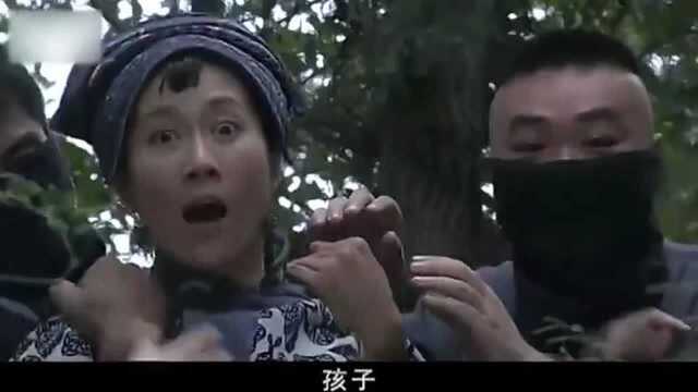 边城汉子:寡妇上山捡蘑菇遇土匪,不料寡妇年轻貌美,发生悲剧