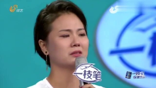 选手参加比赛压力太大,两位“妈妈”上台鼓励,母女情深感动全场