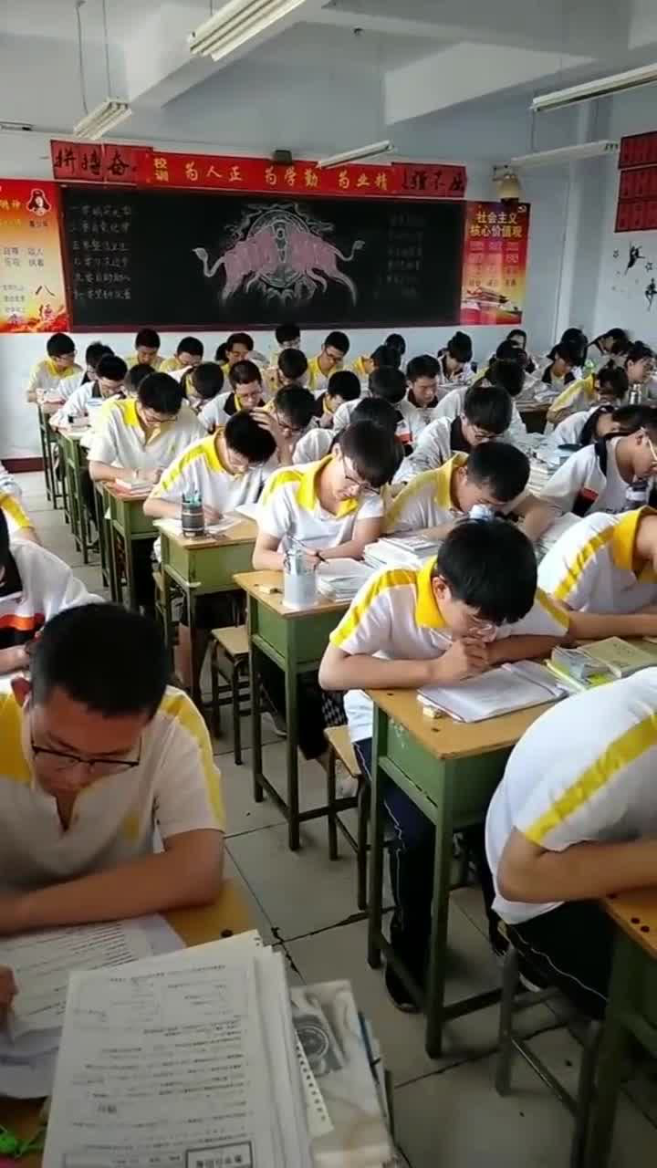 衡水中学的课堂个个都沉浸在学习中这就是他们成功的原因