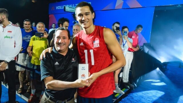 克里斯滕森!FIVB为总决赛最二帅哥制作的集锦