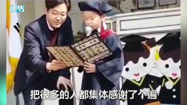 你们的表情包幼儿园毕业啦!宋民国穿学士服演讲的样子太萌了