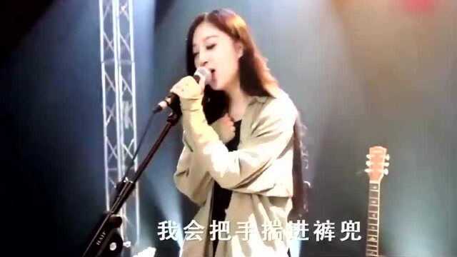 娇艳淑女热情演唱《成都》旋律动听轻灵飘逸!