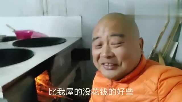 湖北随州解封,小伙回家下网沾鱼,做了一桌子好菜!