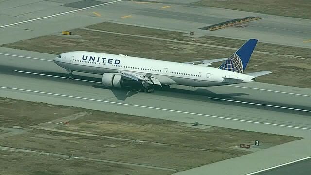 UNITED航空波音777飞机在SFO着陆