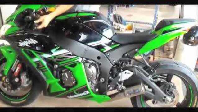 落地24万川崎忍者zx10r摩托车,排气管喷出火焰的颜色让我蒙圈了