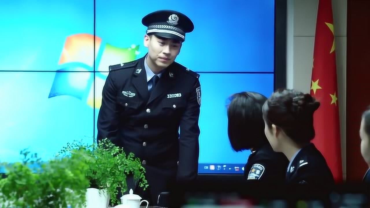 警察锅哥简凡化身查抄小能手用手一摸就能辨别钱的真假