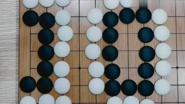 围棋精彩残局:这种棋形,白棋只要点到黑棋中间,黑棋是死棋