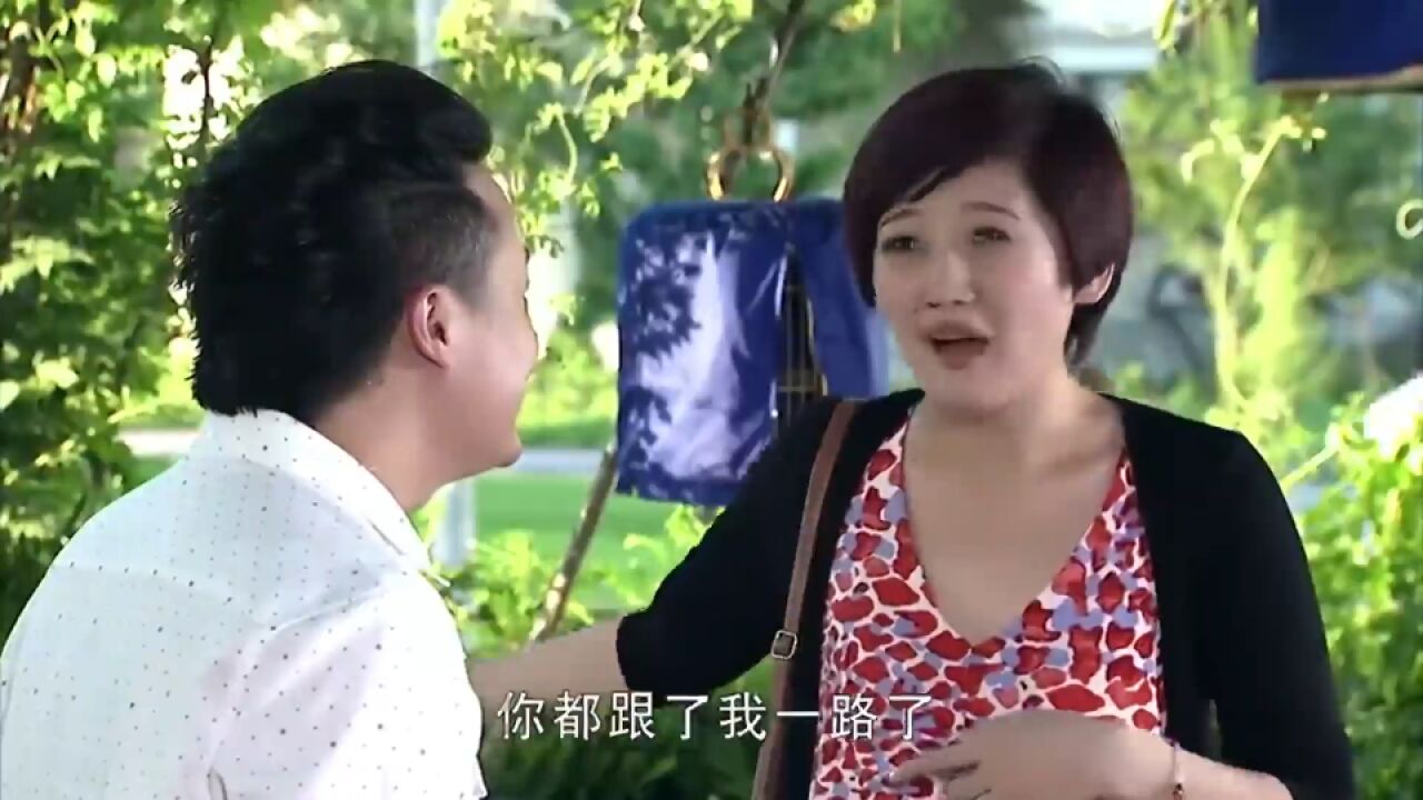 边角:小伙咸猪手美女,美女不敢出声?大叔怒了:你摸我屁股