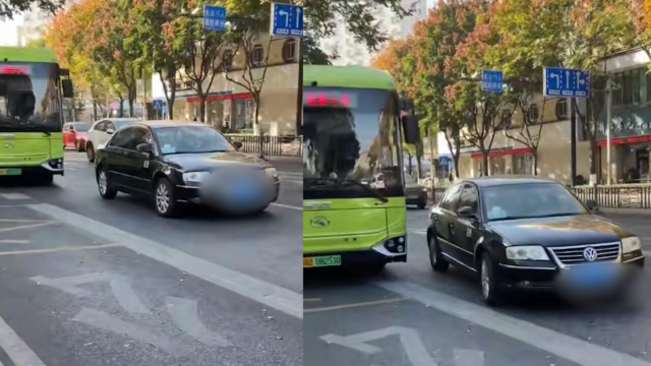 一辆贴着“公务”字样的车,两次别停即将进站的公交车,随后扬长而去