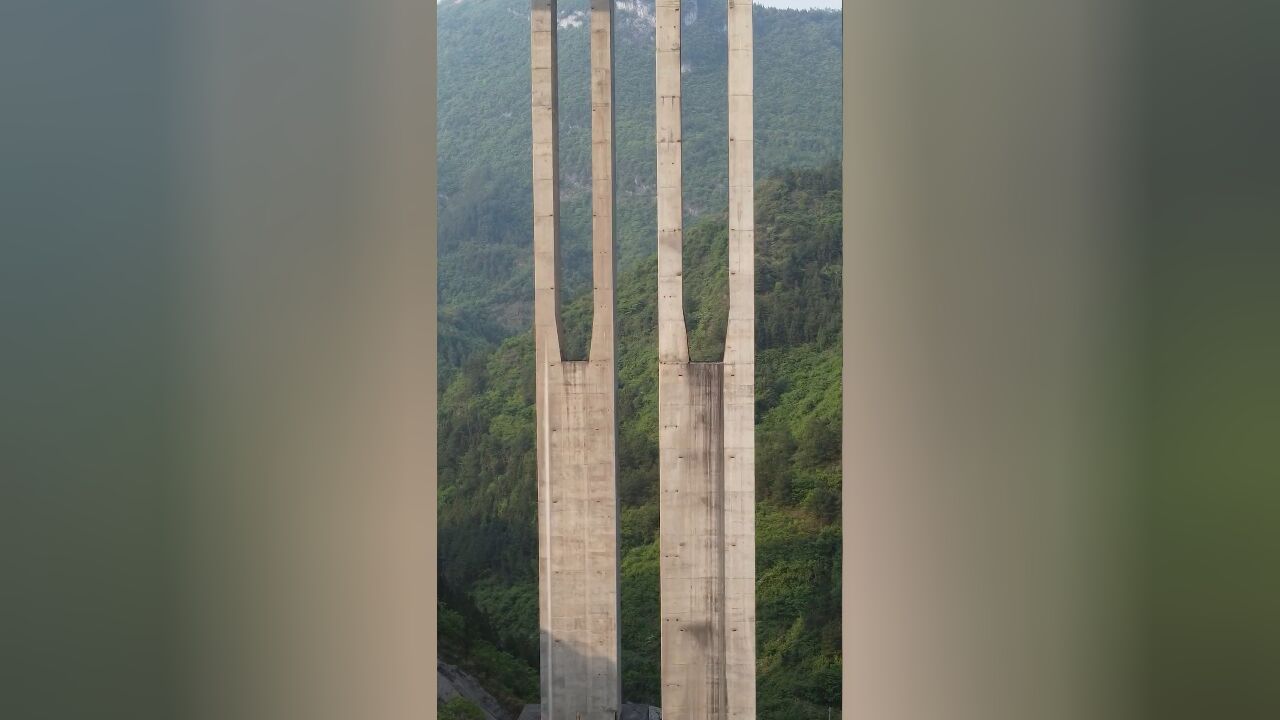 贵州高速基建逢山挖洞遇沟架桥,行驶在高速上不是数百米高架桥上,就在长达数公里的隧道中