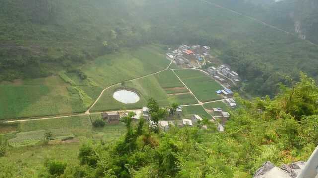 实拍广西十万大山,大山里住有几十户人家,养鸡养牛自得其乐