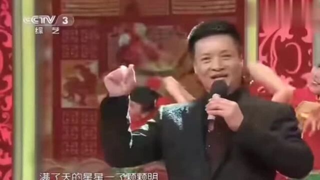 阎维文表演《大红公鸡毛腿腿》,经典民歌婉转动听,快收藏吧