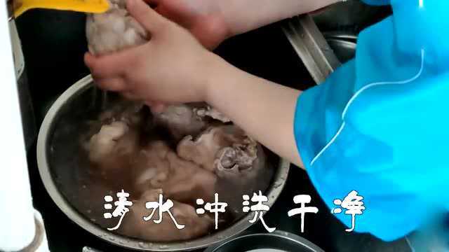 大骨头做法:好吃没腥味,一次炖5斤不够吃,啃一口满嘴油