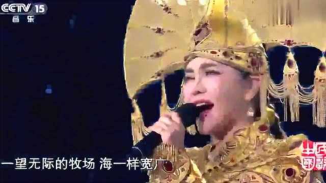 乌兰图雅一首《爱就在前方》,唯美歌声,宛如天籁!