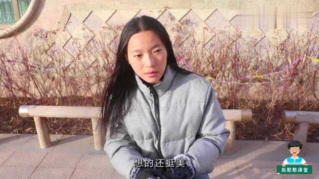 搞笑剧糖果搞活动买一赠一,不料学霸贪便宜,买到一颗砖头糖