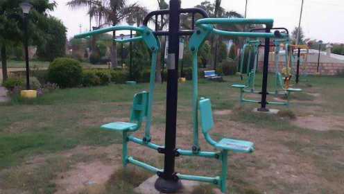 暗夜心慌慌！印度公园一健身器材深夜自己运动，调查结果令人意外
