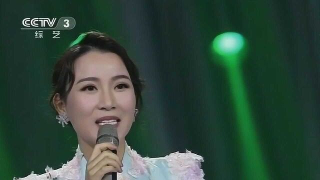 美女马潇潇演唱《太湖美》歌声唯美,令人陶醉