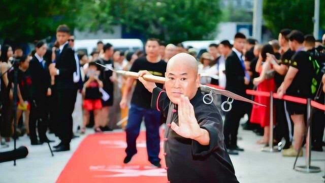 有家室的大师田野凭借网络名气与21岁女粉恋爱,建议有关部门封杀!