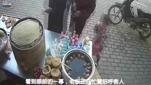 什么叫“禽兽”,这就叫“禽兽”,镜头拍下男子无耻丢人的行为!