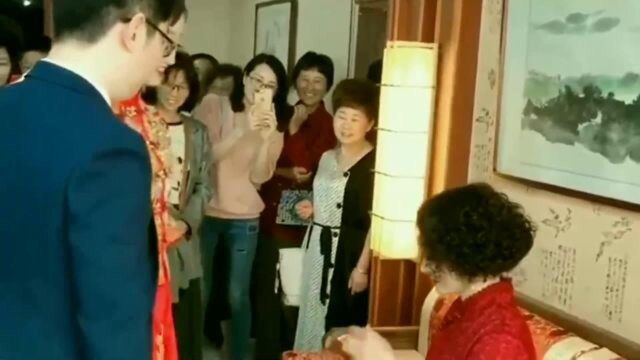 这个丈母娘真年轻漂亮,越活越年轻,女婿真幸福