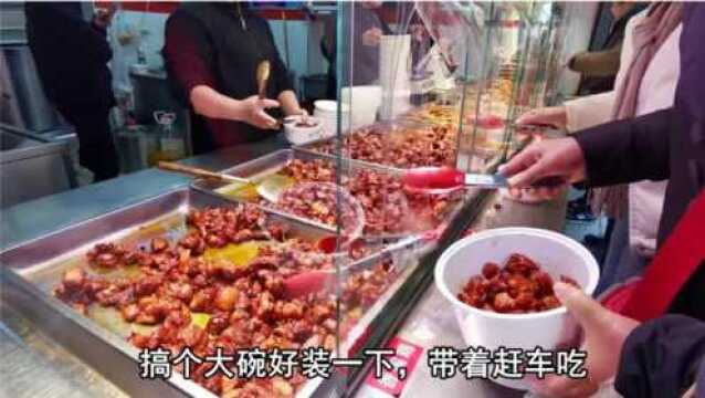 武汉老巷20年炸鸡店,饥饿顾客扒窗口挑!17元一斤,好吃停不下来