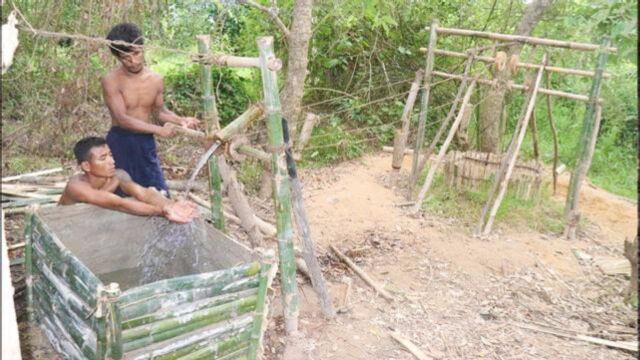 荒野求生,用竹子和泥土手工搭建储水池