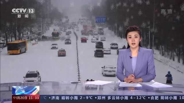 黑龙江暴雪!货车司机被困高速 民警路政风雪中救援