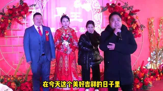 年轻媒人脱稿为新人证婚,讲话流畅精彩有水平,绝对值得收藏学习!