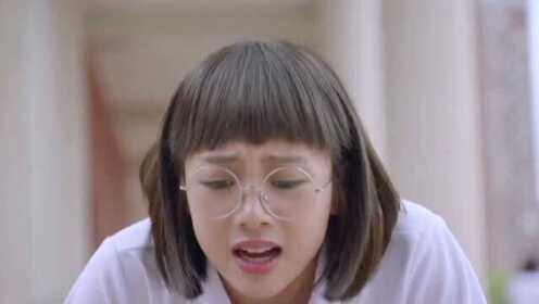 【腾讯视频】 男生高中被女同学扒裤子，十年后职场相逢