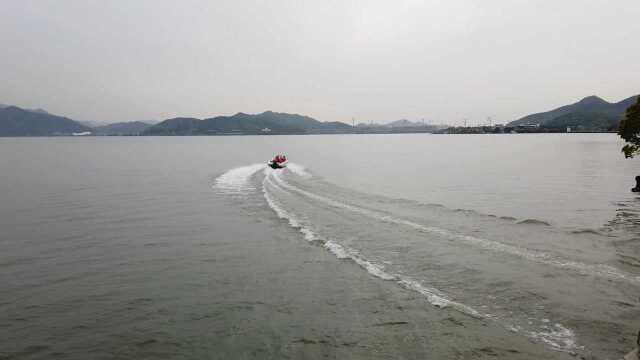 宁波万金湖距今已有1200多年历史,这里是浙江第一大自然淡水湖