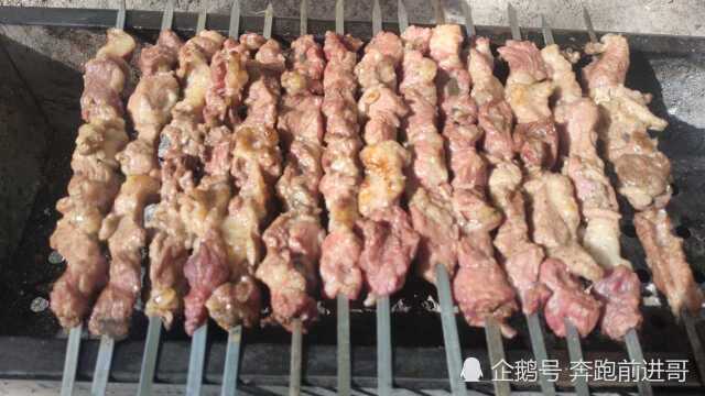 新疆皮牙子烤肉,不一样的烟火味,眼馋吗