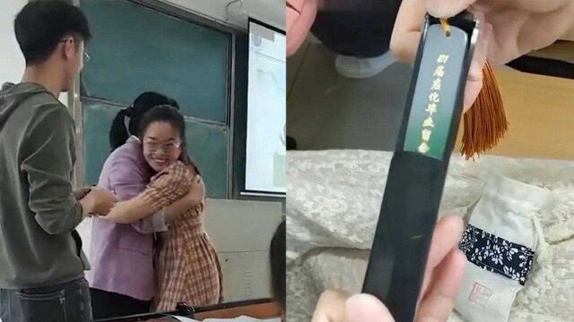 老师自费送学生印章作为毕业礼物,学生打开看到里面的字瞬间泪目