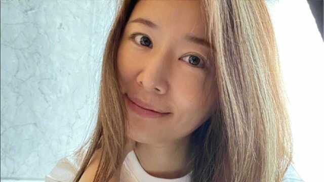 林心如宅家晒死亡角度自拍 素颜无滤镜被赞美人依旧