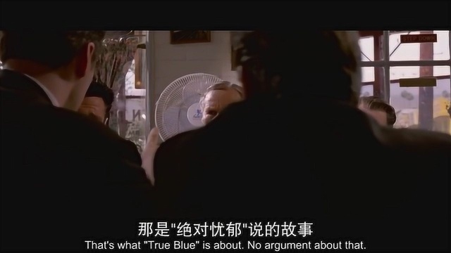 落水狗 Reservoir Dogs:艾迪是黑帮老大乔的儿子,为了到珠宝店抢劫一批钻石,召集了六个互不相识的人进行这次行动,他们分别是白、橙、金、粉、棕和...