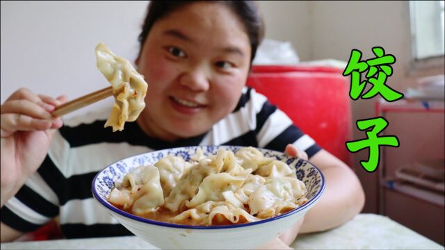 猪肉跌至11一斤,配上香芹包饺子吃,和小路一人吃了一大碗,过瘾