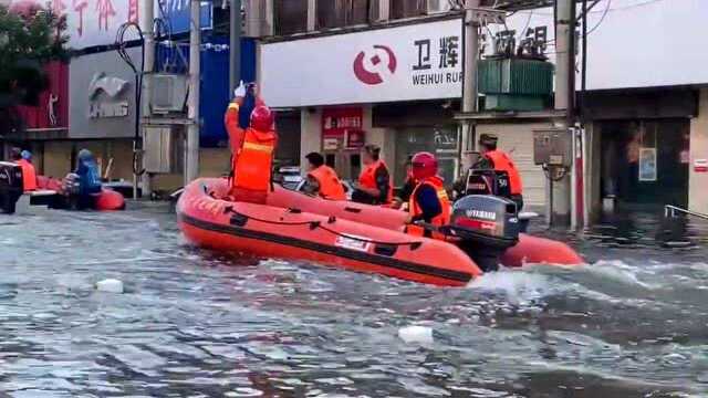 “你们急需的救生艇送到了!这次我们一定赢!”青岛爱心企业驰援河南抗洪救灾一线