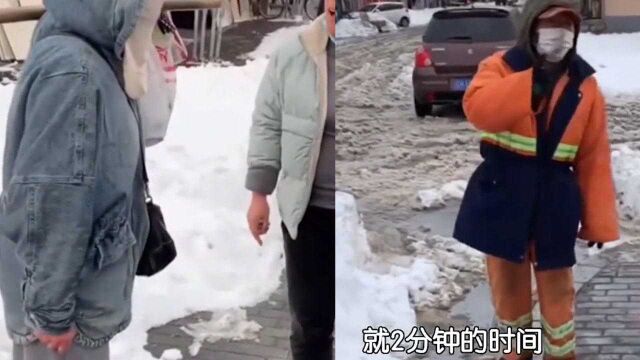 环卫工借铁锹给路人铲雪,主管看见竟要立马辞退,结局大快人心