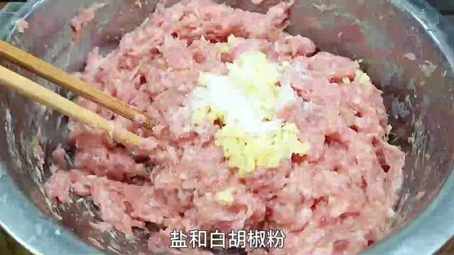 水汆丸子怎么做好吃?大厨分享技巧,滑嫩Q弹无腥味