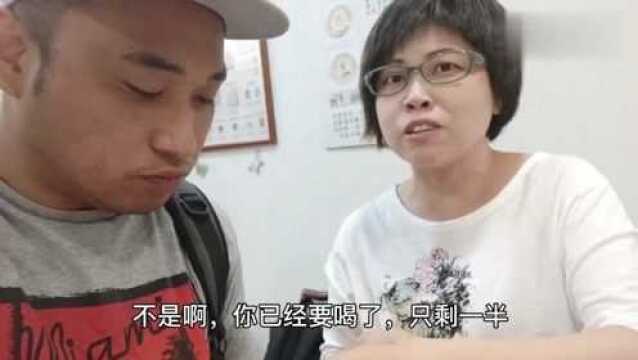 香港人的生活:92年的茶庄,老板现场展示潮州功夫茶,行云流水别有一番滋味