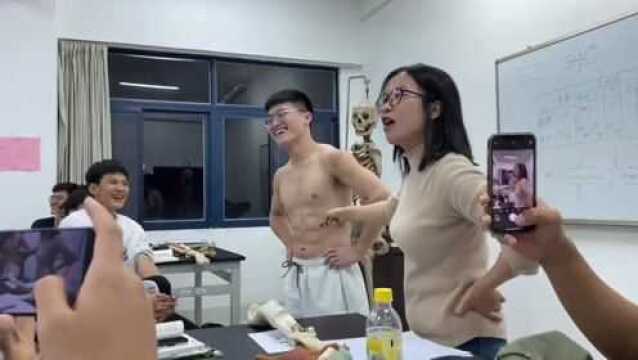 同学为了教育事业,最终献身科学7669