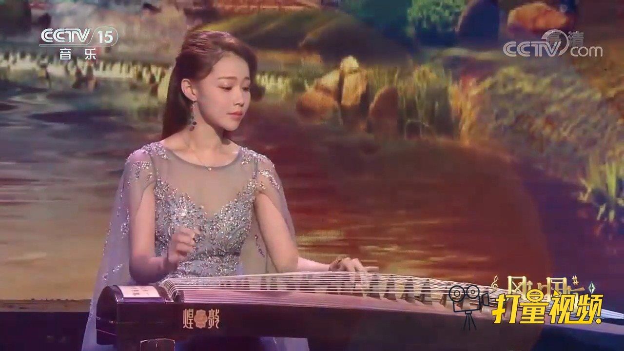 卓舒晨古筝演奏《忆江南,音乐舒缓悠扬,别错过